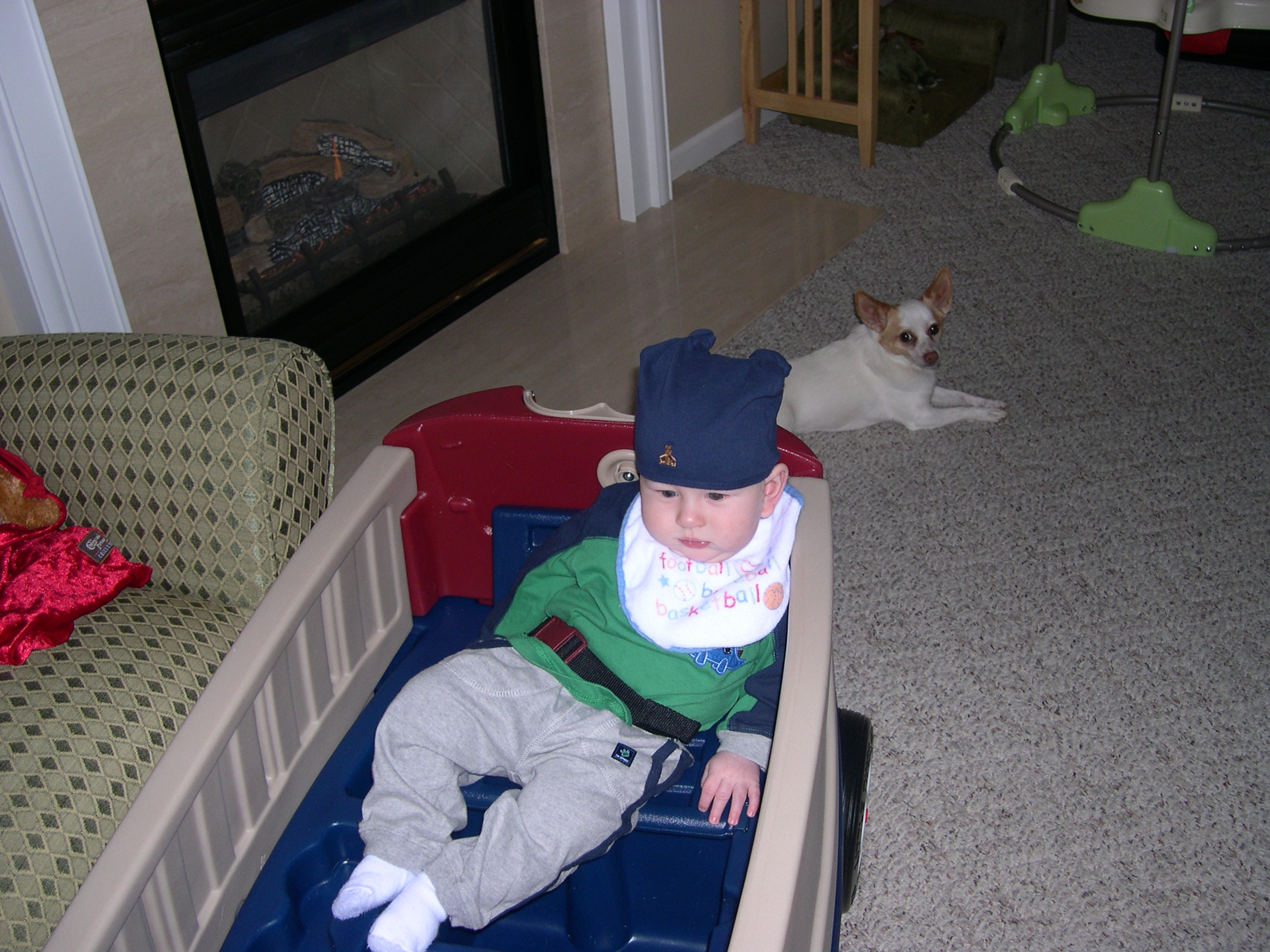 Nicky in his wagon with Keanu watching