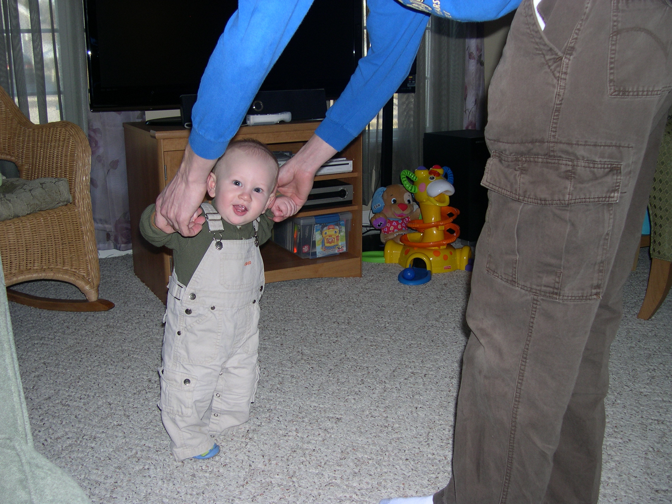 Nicky taking steps with Daddy