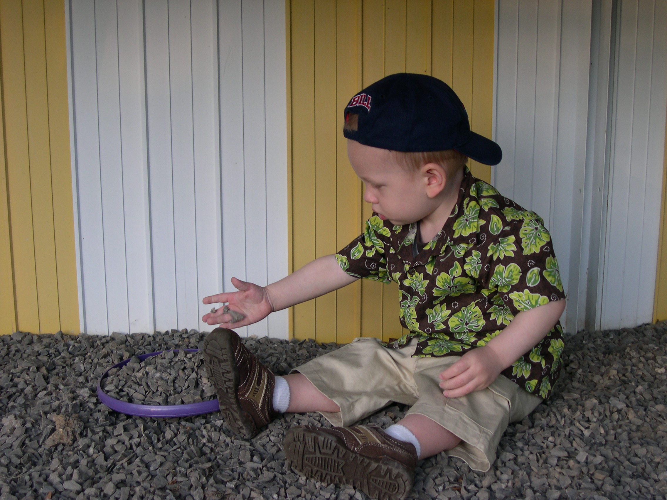 Filling the frisbee with stones