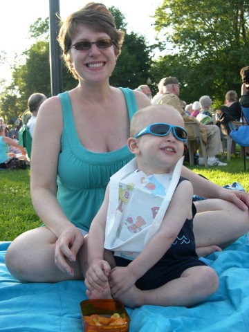 Nicky and Mommy picnic-ing