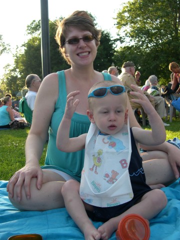 Nicky and Mommy picnic-ing