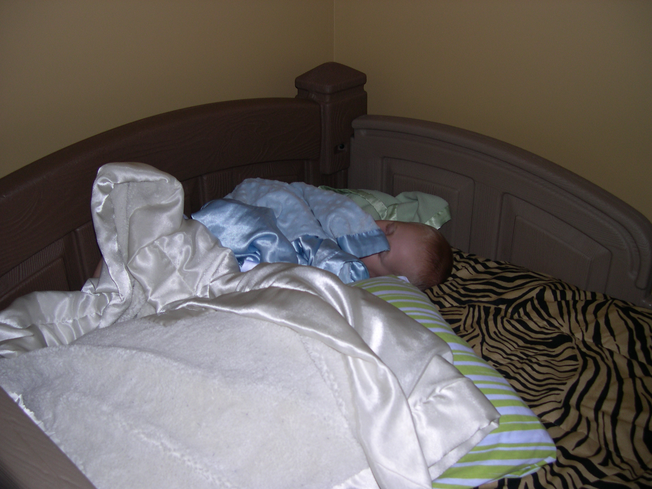 Nicky's second nap in the big-boy bed!