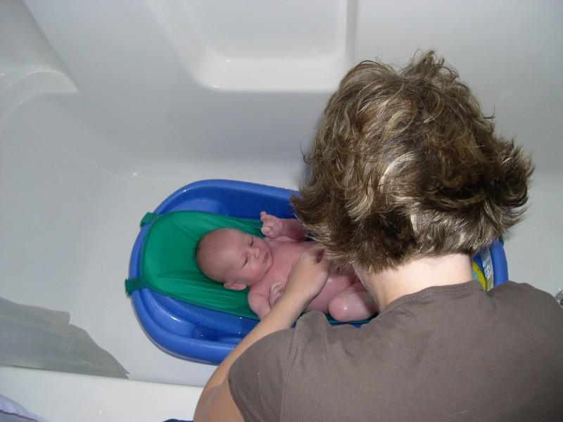 Mommy washing Nicky